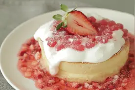 山东欧米奇分享：草莓舒芙蕾！轻盈蓬松似云朵，入口即化香绝了图片