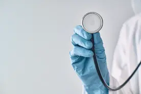 长沙7岁女孩胸部开始发育，竟是夜里开灯睡觉引起的…常有妈妈忘做这件事图片
