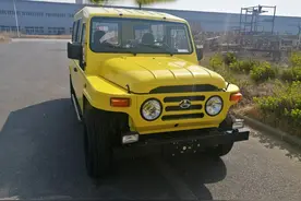 北京212三门长轴版实车曝光，轴距3035mm，侧开式后尾门图片