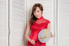 曾获91年亚洲小姐冠军的她，如今56岁，身材如少女，风韵犹存图片