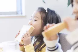 中国式“糊弄”早餐正在兴起，很多宝妈天天给孩子吃，丝毫没察觉图片