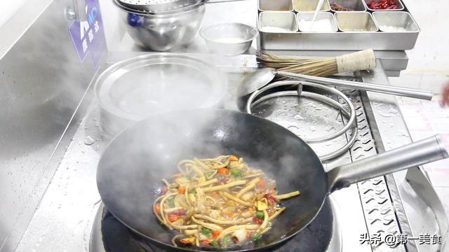 茶树菇这样吃最解馋，做法常见，简单又下饭，成本才几块钱