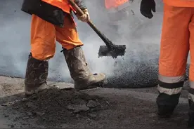 哈萨克斯坦今年将对4千多公里公路进行修缮，总共拨款2620亿坚戈图片