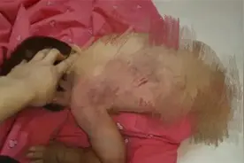 “我再也不玩了”，6岁儿子沉迷手机游戏，被妈妈打得痛哭求饶图片