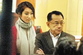 一夜输掉3.2亿，被大师陈朗拯救的杨受成，拯救女明星成娱乐大王图片