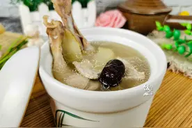 明日立秋，建议喝碗老鸭汤，搭配这3种食材一起炖，清热又润燥图片