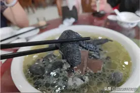 福建小县城的一家路边大排档，只靠6道菜就火了20年，月收入10万图片