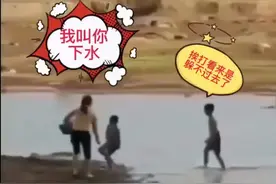 女子持棍猛抽男孩，网友竟说打的好？图片