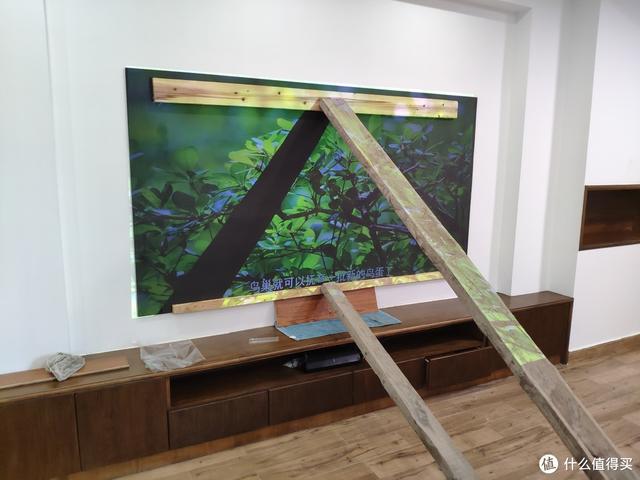 你以为是墙？不！它是电视机！投影入门：画卷幕布菲斯特S1测评