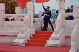 “我爱你祖国！”今晨，福州市五一广场隆重举行升旗仪式图片