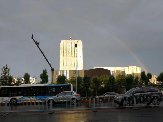 燃油车跑400km可以接受，电动汽车能跑500km，为何大家还不满意？