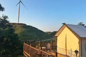 宜昌的一棵树，带火了这座荒山，如今成了湖北的露营胜地图片