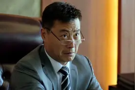 "国剧一哥"任程伟，与妻子结婚多年恩爱如初，工资都上缴给老婆图片