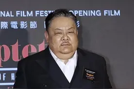 香港电影节洪金宝父子亮相，他穿睡衣太随性，56岁林雪快胖成球图片