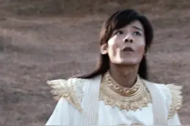 打耳钉、画眼线、玩袭胸，于荣光这一版段誉，像个KTV酒保图片