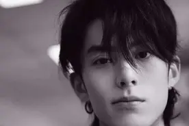 王鹤棣打球犯规被罚，爆粗口愤然离场，公关式道歉太失败图片