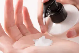 50岁以上的人：身体乳除了直接涂，还有4个升级用法，对皮肤更好图片