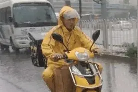 女大学生点外卖, 一要求外卖小哥无法满足,女子：谁让你接单的图片