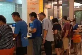 全国首家AI智能餐厅开业，大厨全是机器人24小时营业图片