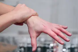 手臂和手逐渐疼痛难耐？这可能是高血糖导致的图片