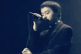 娱乐老照片：1994年窦唯在红磡演唱会图片