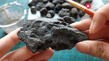 22岁成都女孩耗时半月复原《千与千寻》的水上列车