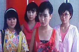 卑鄙会女孩看到美女老师后，赶紧跑过去向她解释，并和她道歉！视频封面