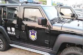 国产牧马人北汽BJ40作警车，不仅造型霸气，更比买丰田，奥迪强视频封面