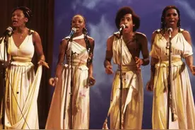《巴比伦河》：风靡我国的英文歌，快乐旋律背后隐藏着悲惨的历史图片