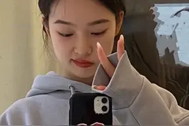 浙江一女儿卫衣惨遭混洗染色，意外开出盲盒特效，妈妈：接着染图片