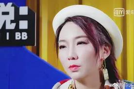 我和妈妈，不像母女，我们只是合租的室友图片