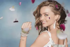 穿衣拼身材，脱衣拼身体乳！选对身体乳，肌肤滑嫩出水图片