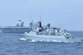英国没被打疼？英国航母刚闯南海，中国海空军随即展开实弹演练图片