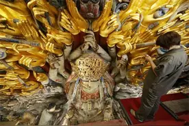 重庆工人修缮800年前观音像，发现腹部藏有机关“暗格”图片