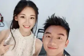 郑恺和苗苗有孩子了？两人一齐现身妇产科，亲密挽手不避嫌图片