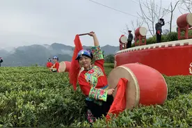 一举夺得第四代“苗鼓王”，却只能在理发店谋生！矮寨大桥建成，让她重操旧业图片