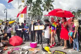 泰国烟花柳巷闹示威：为国贡献这些年，现在该轮到泰国救济我们了图片