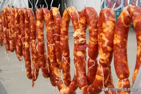 灌香肠时，10斤肉放多少盐？原来一直放错了，难怪香肠不香还会臭图片