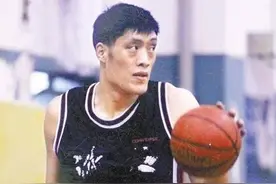 「篮坛父子兵之老兵」：他是余嘉豪的父亲，曾获CBA篮板王图片