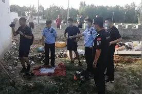 鄂尔多斯一旱厕粪坑发现刚出生婴儿，被救时脐带还在图片