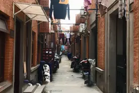 上海百年老弄堂，一半小洋楼一半拎马桶，免费改造居民为啥不要图片