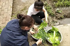 蹲久了站起来突然眼前一片黑，这是怎么了呢？图片