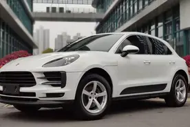 实拍保时捷Macan，内饰“骚包”，动力强大，但空间你能忍？图片