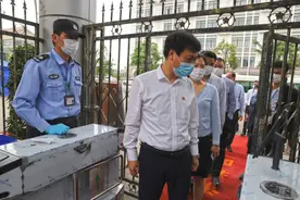 漳浦县领导一行莅临龙成中学检查指导疫情防控和九年级开学准备工作图片
