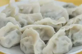 调饺子馅，先打水？先放盐？牢记“盐水料油”秘诀，饺子鲜嫩多汁图片