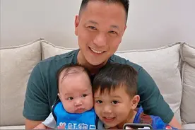 胡杏儿夫妇为小儿子庆祝百日，为啥香港明星晒娃不用打马赛克？图片