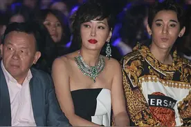 孟广美真老了，即使浓妆艳抹也挡不住脸上皱纹，但穿着依旧有气场图片