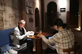 黄山艳遇之六：看见咖啡厅里的她们图片