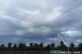 暴风雨前奏图片