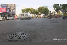《创建曝光台》渭南老城街道：部分排污井口肮脏不堪 存在破损图片